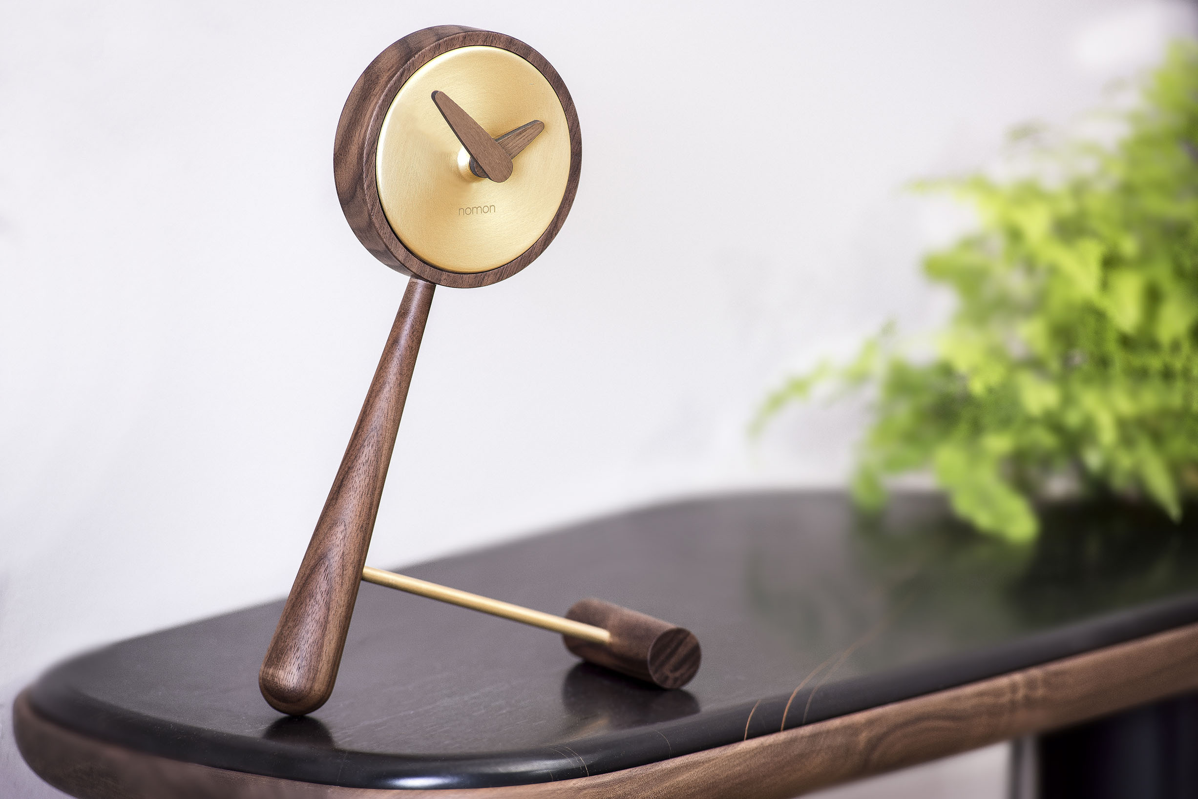 Design Brass Wallnut Table Top Clock