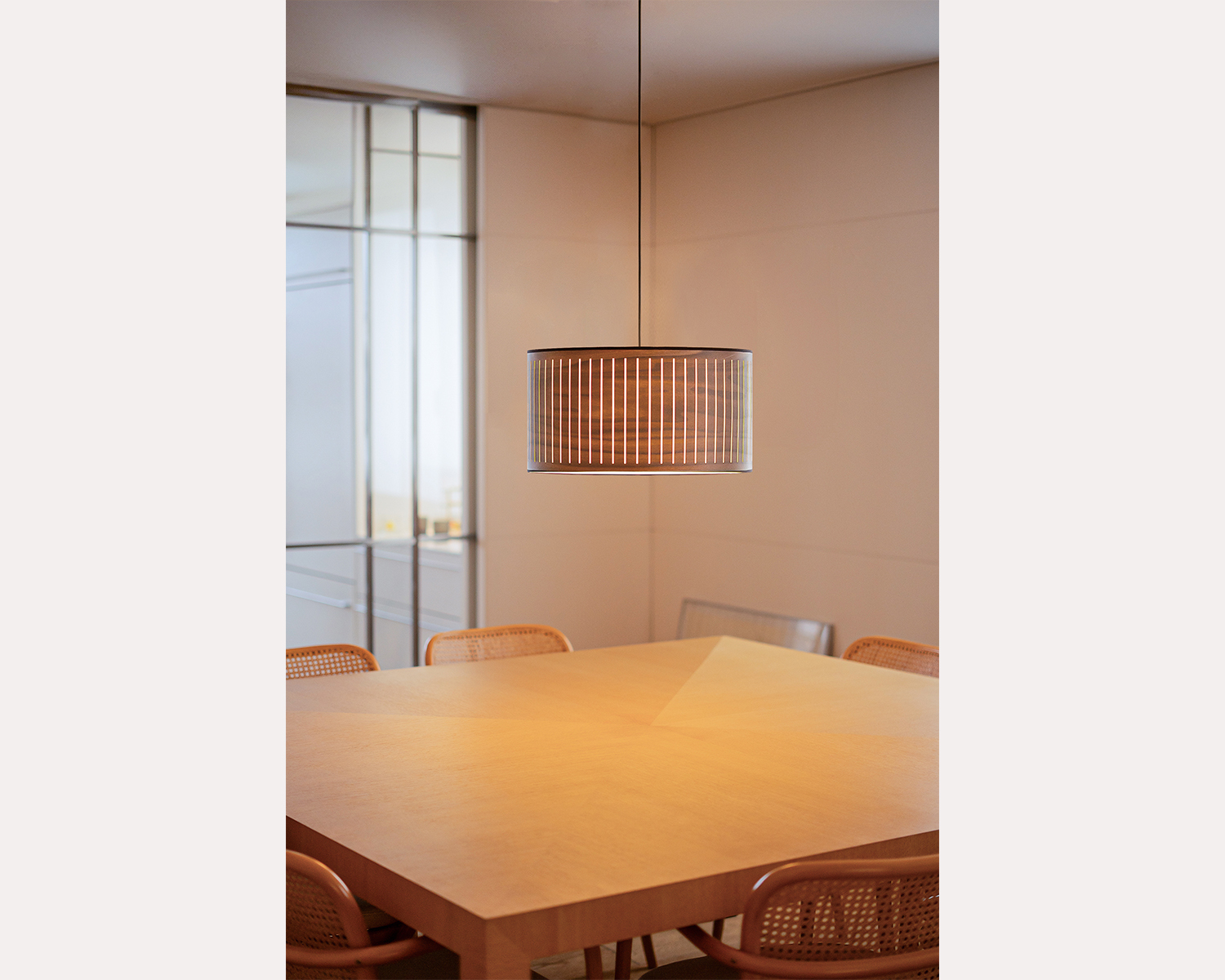 _0000_AUTPMG_AUTUMN-PENDANT_AMBIENT_1_HIGH_RES