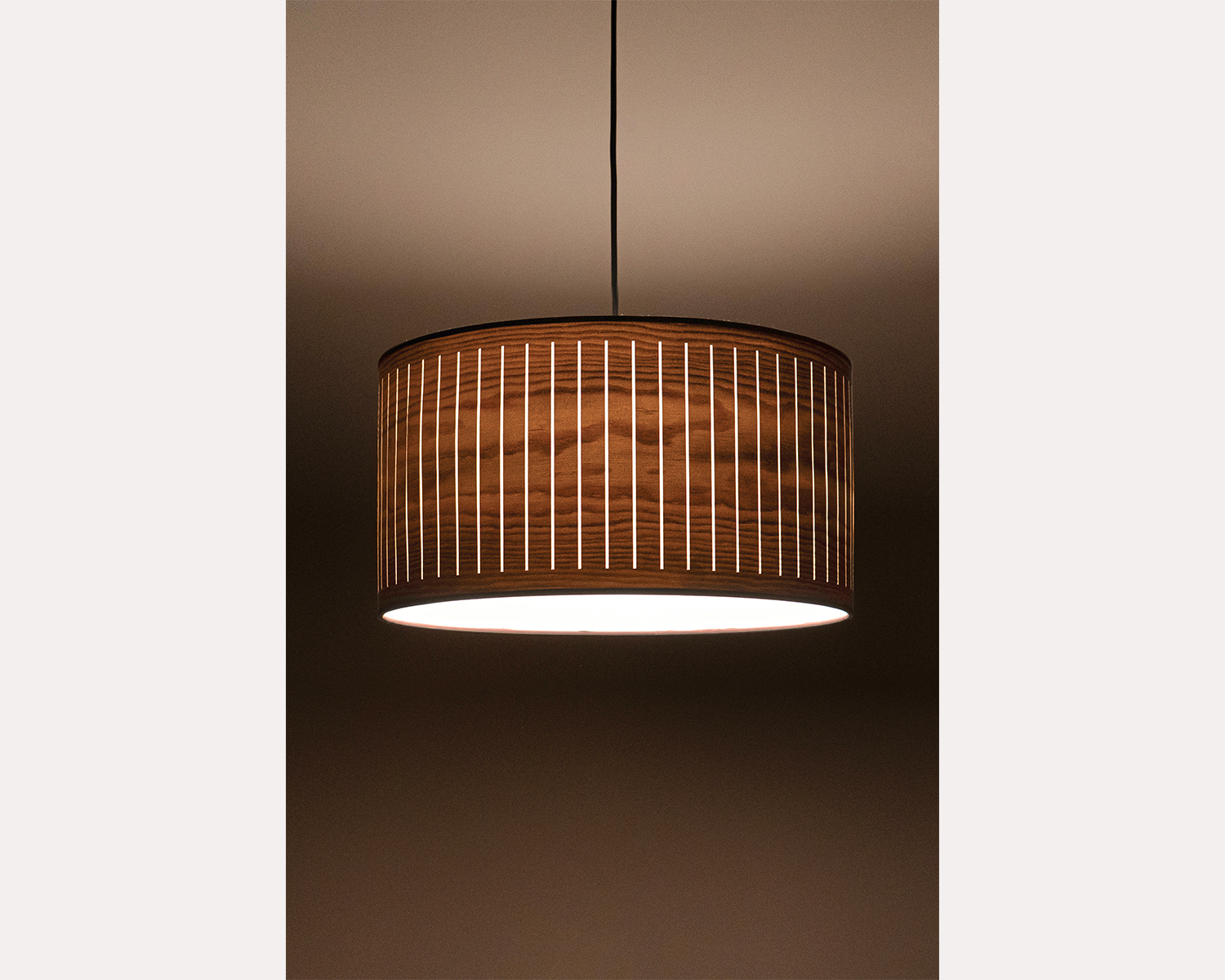 _0001_AUTPMG_AUTUMN-PENDANT_DETALL_1_HIGH_RES